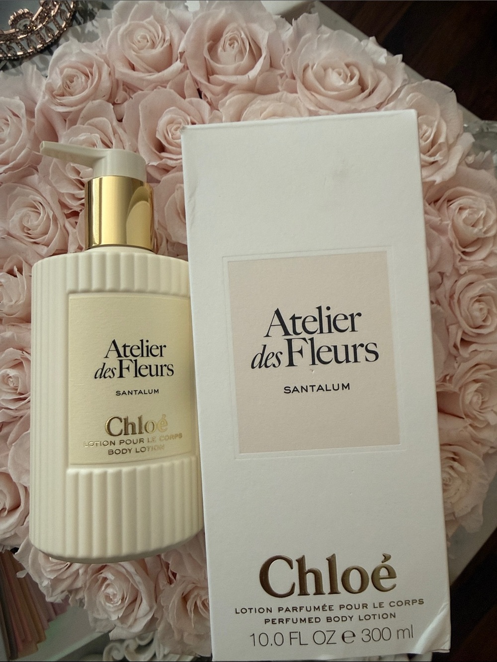 Chloé Atelier des Fleurs Santalum Perfumed Body Lotion - Cream & Gold